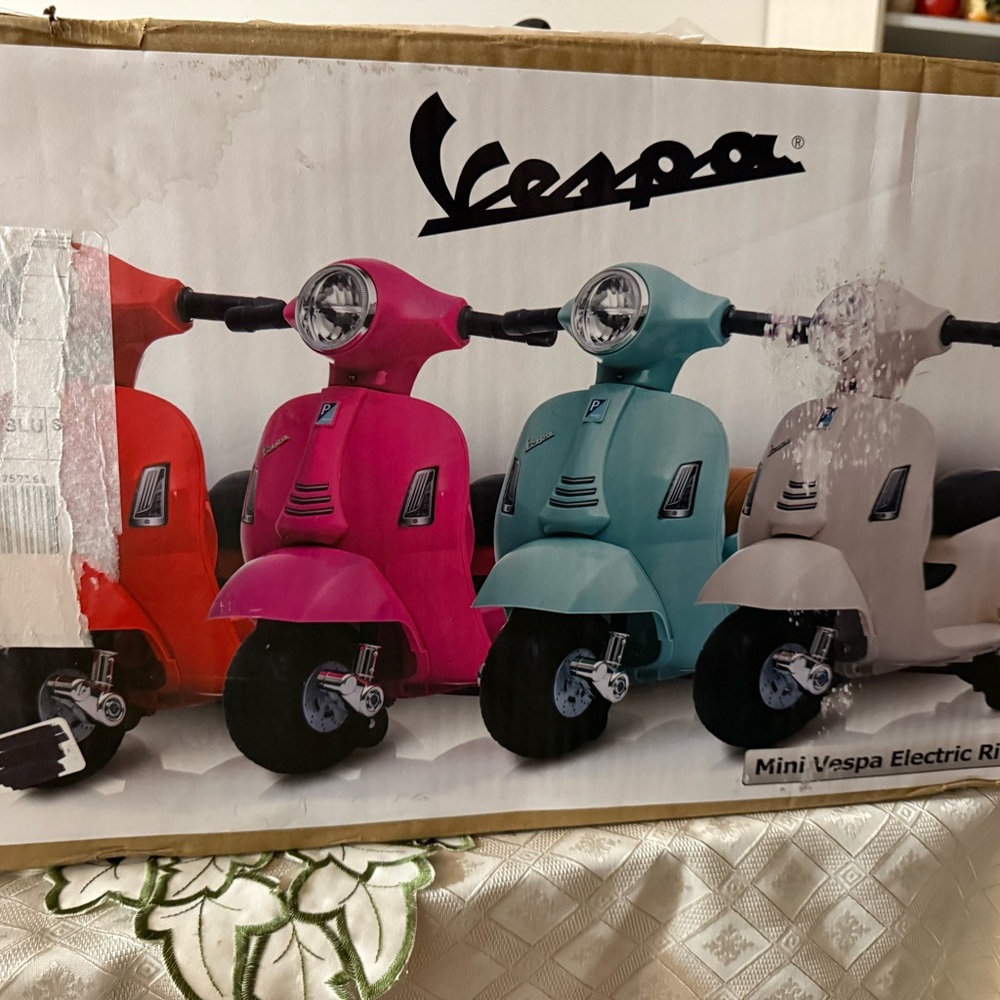 Vespa kids scooter